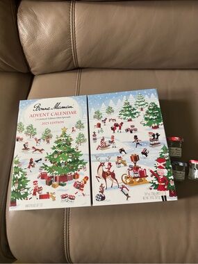 Bonne Maman 2025 Advent Calendar - White & Green Holiday Design w/3 jars